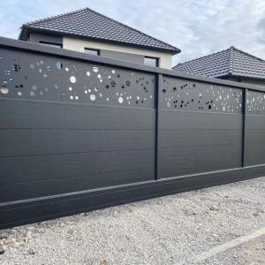 Portail alu autoportant Clonor avec totem