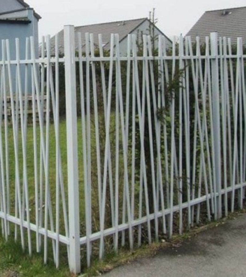 Clôture barreaudée bambou pour une maison individuelle